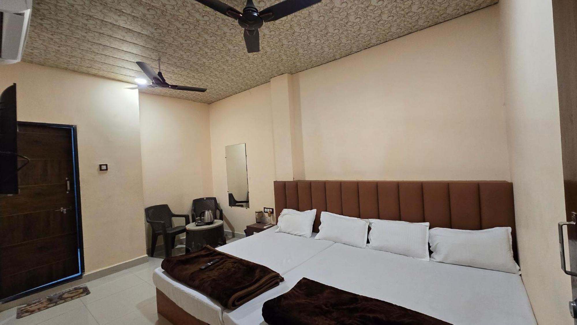 Hotel Maheshwari Green'S Ujjain Exterior foto