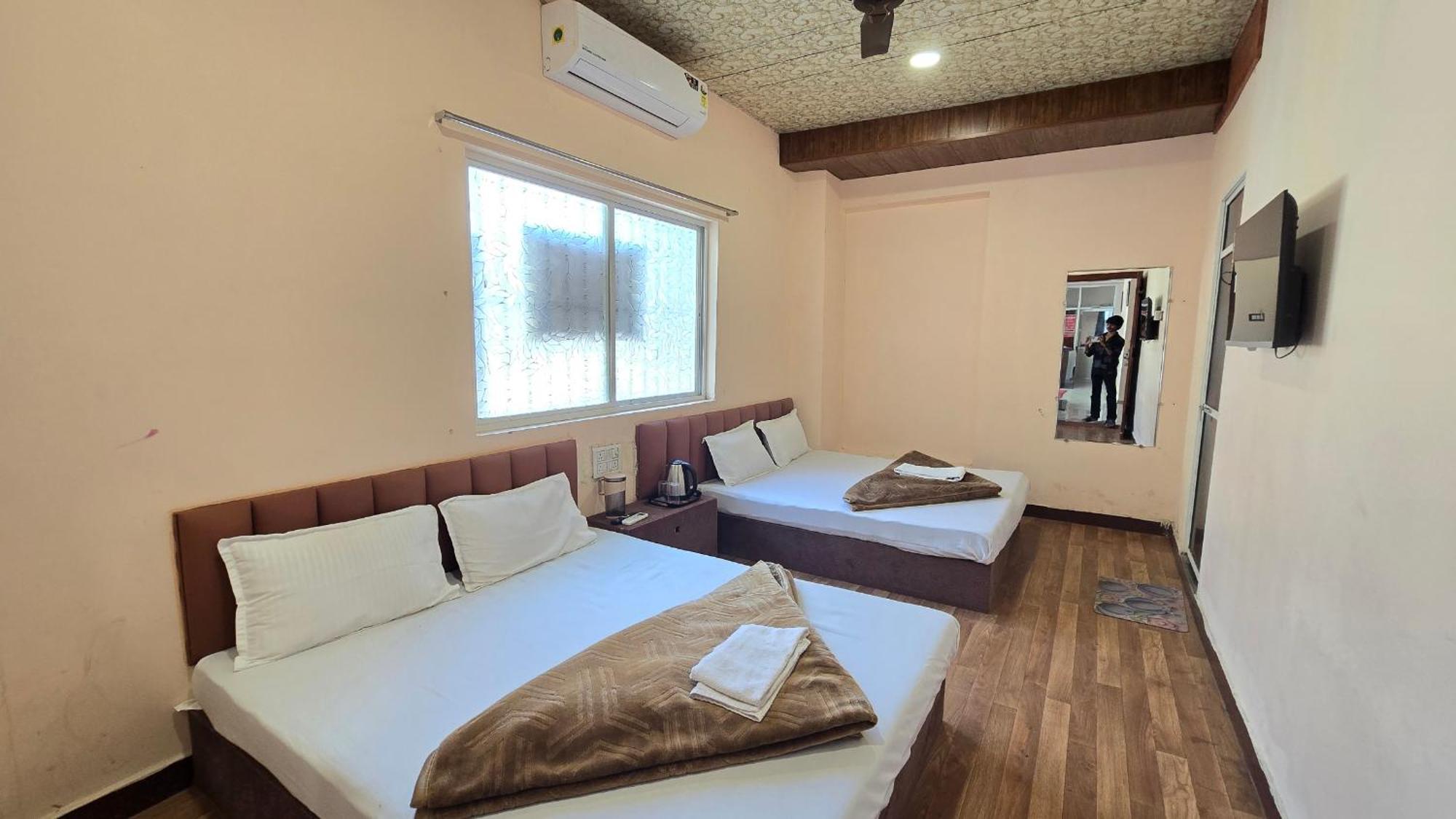 Hotel Maheshwari Green'S Ujjain Exterior foto