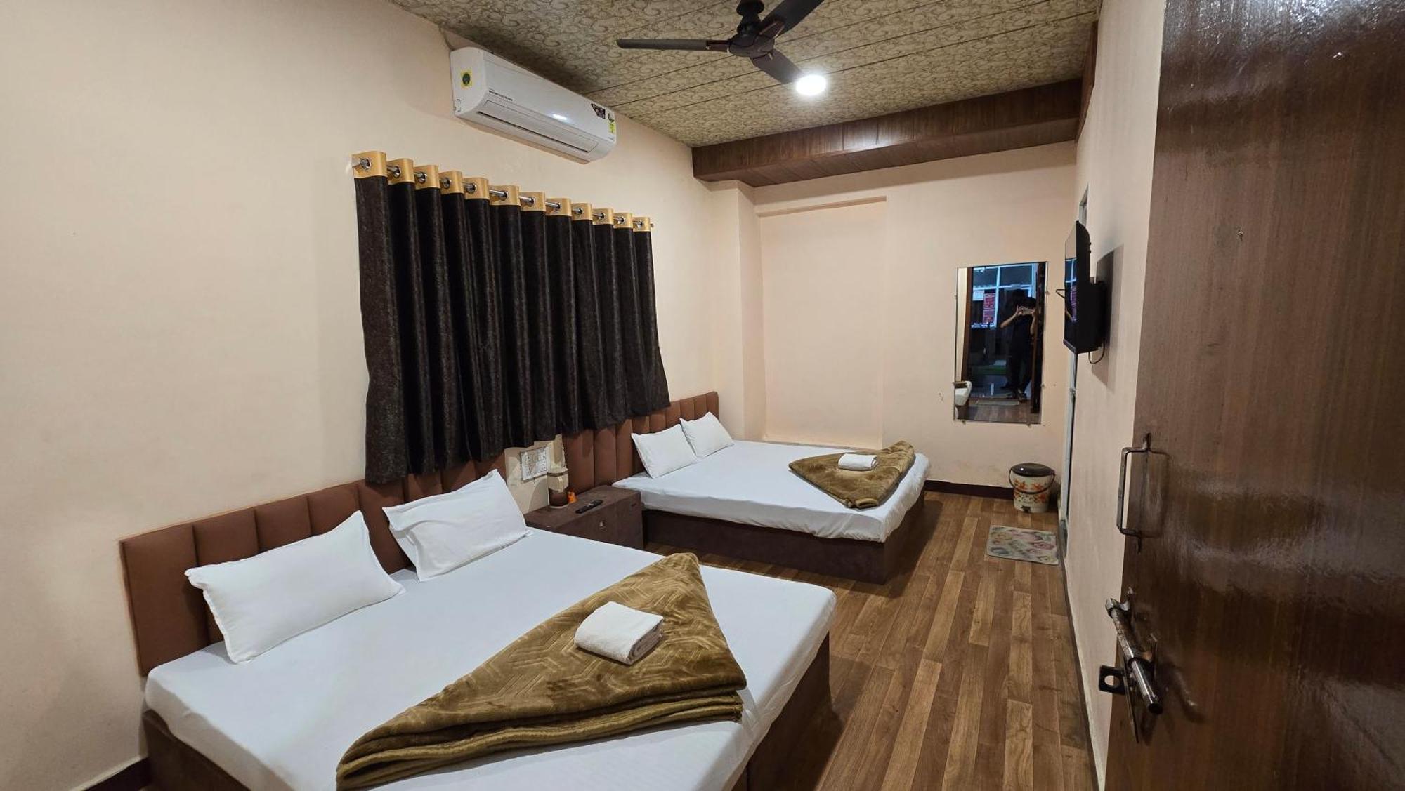 Hotel Maheshwari Green'S Ujjain Exterior foto